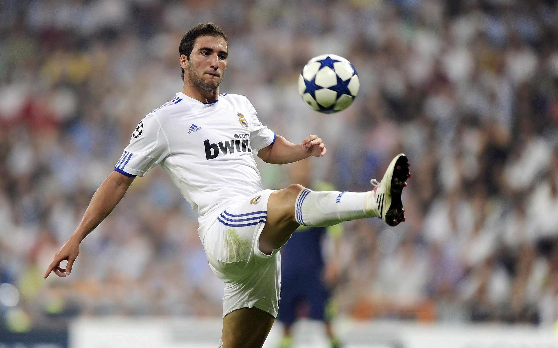 英超关键战役，精彩反击和关键扑救点燃赛场激情，英超总结